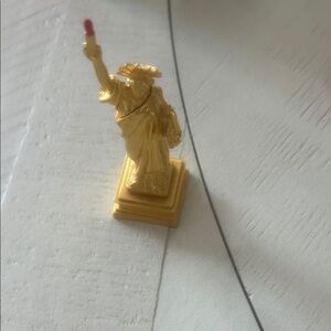 Estée Lauder Statue of Liberty perfume compact